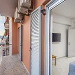 Port View Modern Apartment, Corfu Town *