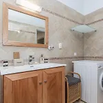 Port View Modern Apartment, Corfu Town Apartmán