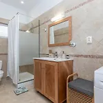 Port View Modern Apartment, Corfu Town *