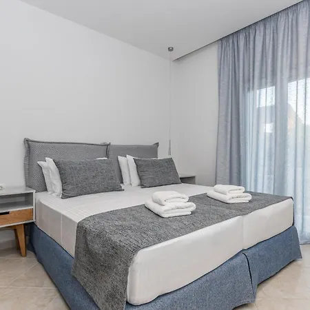 Port View Modern Apartment, Corfu Town *