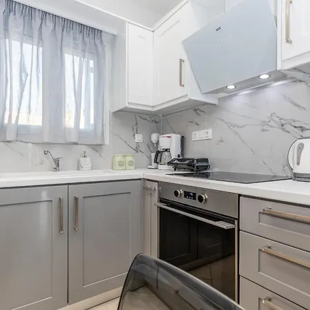Port View Modern Apartment, Corfu Town Apartment *