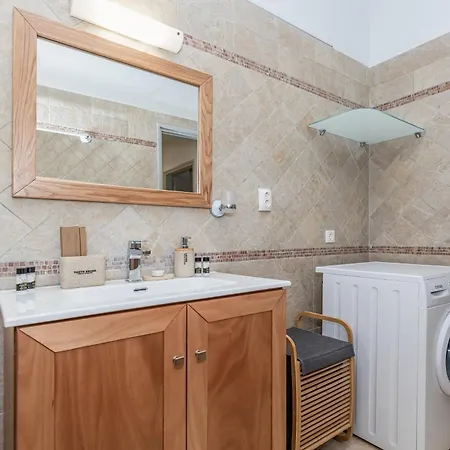 Port View Modern Apartment, Corfu Town Apartment