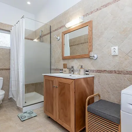 Port View Modern Apartment, Corfu Town *