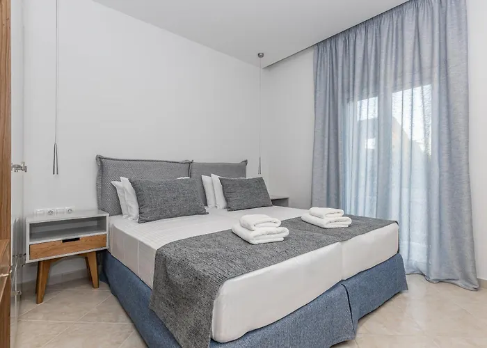 Port View Modern Apartment, Corfu Town *