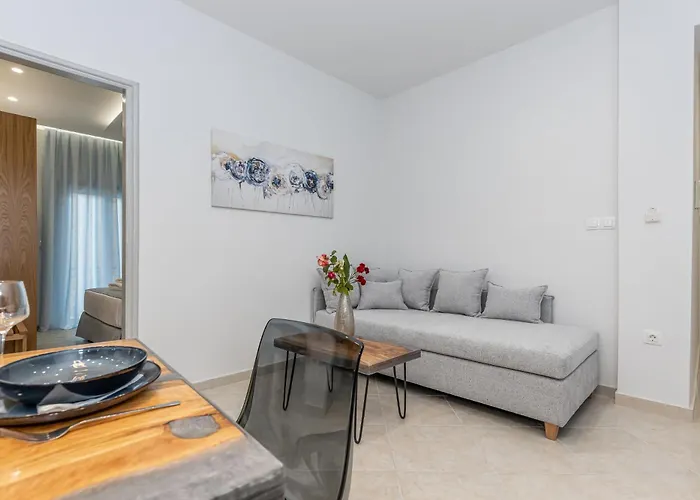 Port View Modern Apartment, Corfu Town *