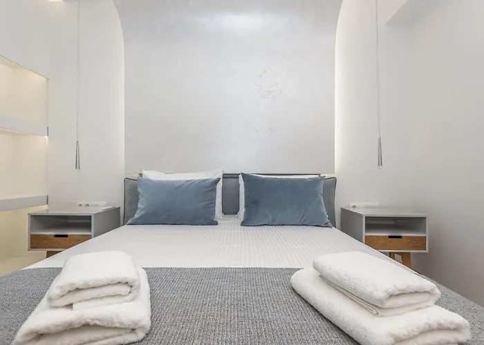 Port View Modern Apartment, Corfu Town *