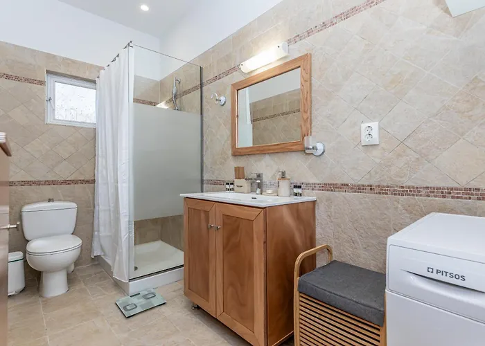 Port View Modern Apartment, Corfu Town *