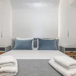 Port View Modern Apartment, Corfu Town *